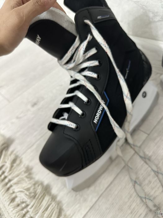 Продам коньки 44