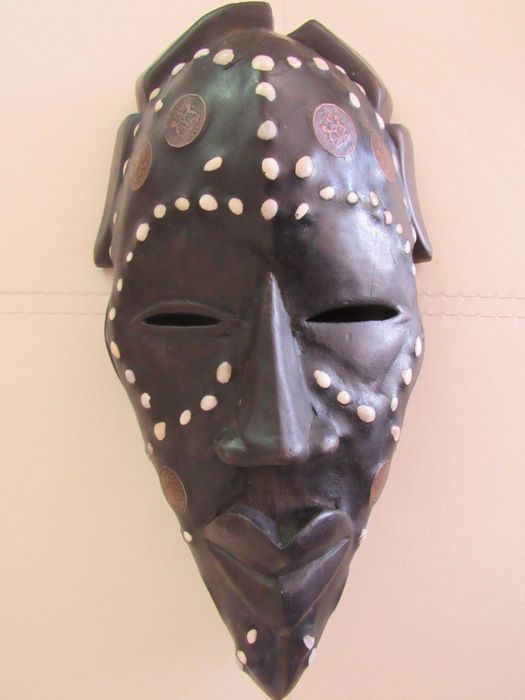 Африканска маска с медни инкрустации-голяма