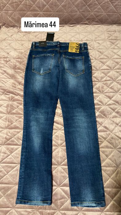 Blugi Dsquared2 multe modele marimi : 44, 48, 50 , 54 livrare oriunde