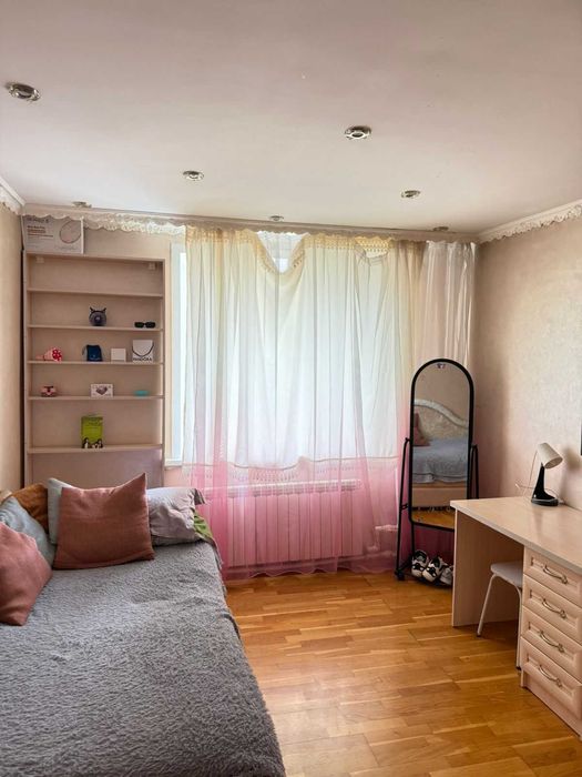 Продается трех комнатная квартира,