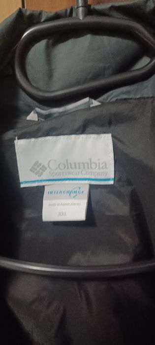 Vând geaca columbia cu doua  fete , de ploaie  de anotimp  toamna-iarn