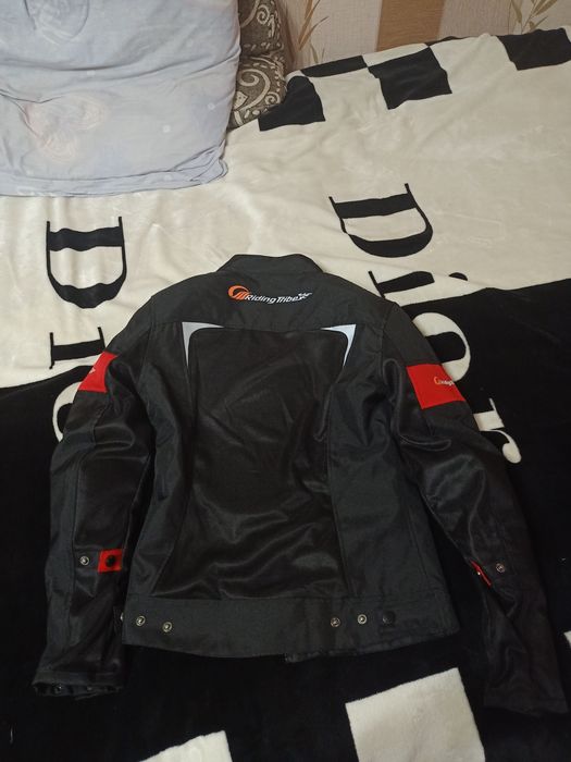 Продам мотокуртку новую