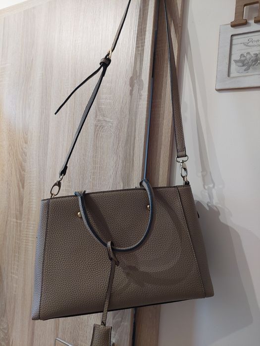 Дамска чанта в кафяво сив цвят