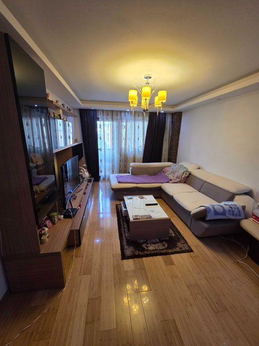 Vand Apartment cu 3 camere,et 3,  Zona visoi in Campulung muscel