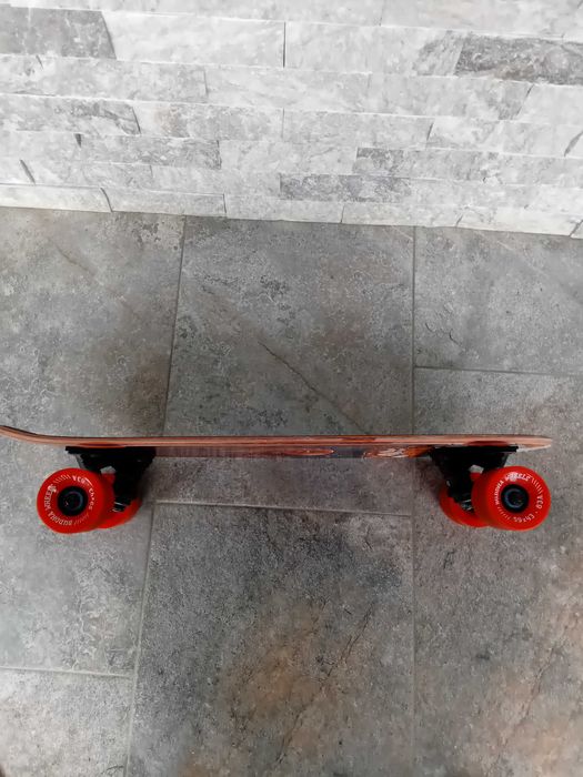 Cruiser Skateboard cu design Octopus – stare excelentă!