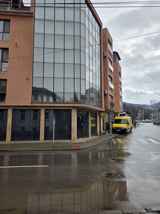 Заведение за продажба в центъра на гр. Кюстендил