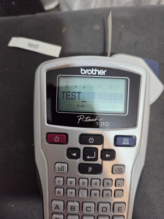 Brother P-touch PT-1010 Aparat Etichetat / Imprimantă Etichete TZe TZ 3.5–12 mm LCD Cutter Inclus