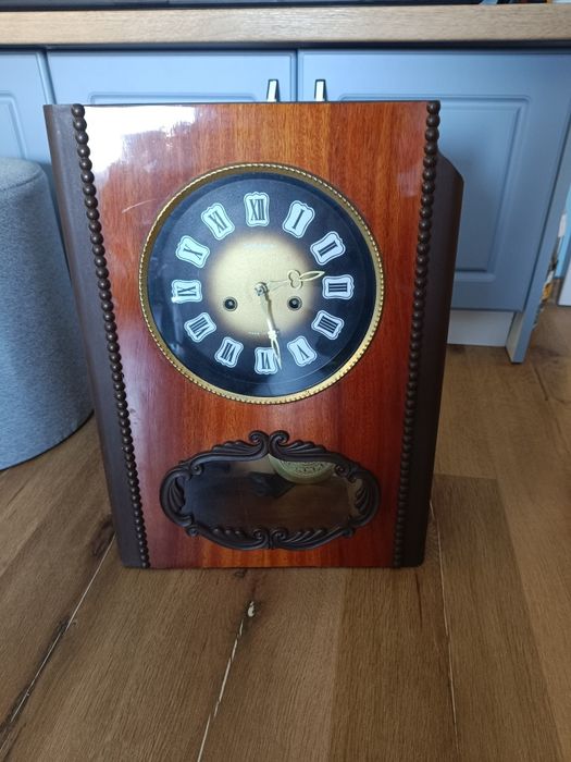 Стенен часовник ЯНТАР. РУСКИ