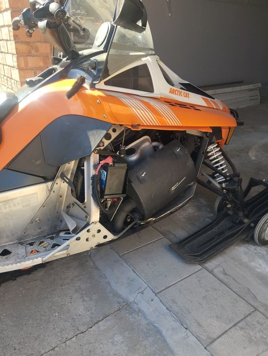 Продам снегоход Arctic cat Z1