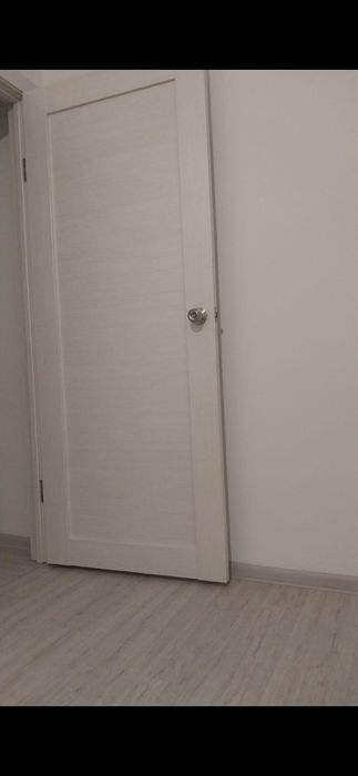 Продам ламинат и дверь