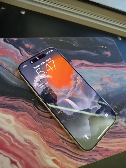 Продам iPhone 17 256GB/Lavander