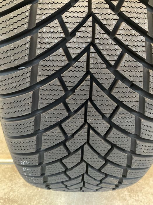 Vand anvelope de iarna 245/45/18 RoadX