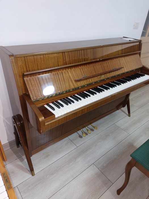 Pianina Sauter  ( mecanică Renner nemțească, transport gratuit)