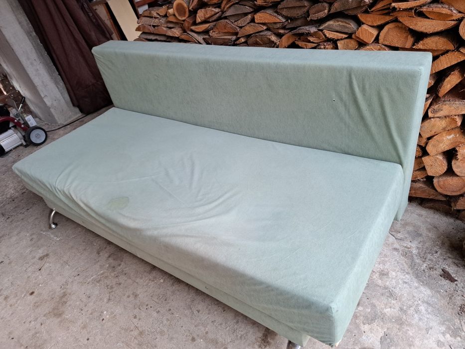 Разтегателен диван