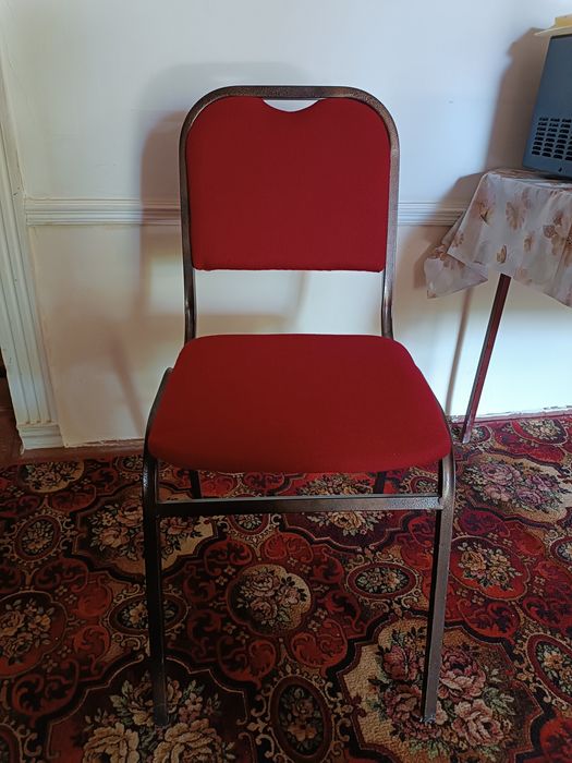 Стул сотилади оладиган одам тел килсин