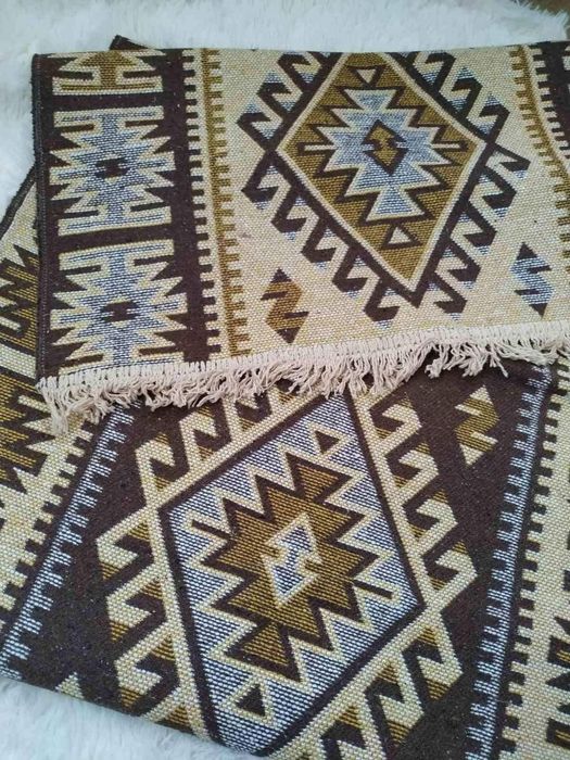 Пътеки и килими разнообразие от модели и цветове с високо качество