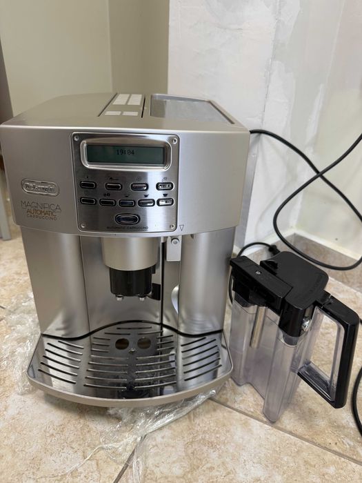 Кафемашина DeLonghi Magnifica Automatic Cappuccino – Отлично състояние