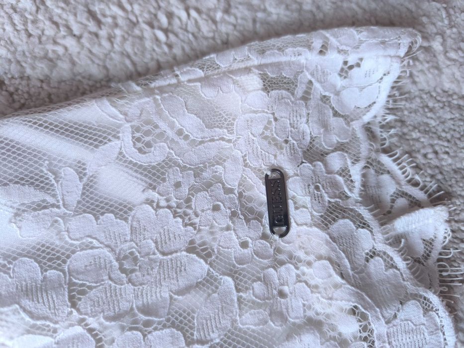 Рокля GUESS, размер XS, гр. обиколка 80см, от мишница до долу 60см.