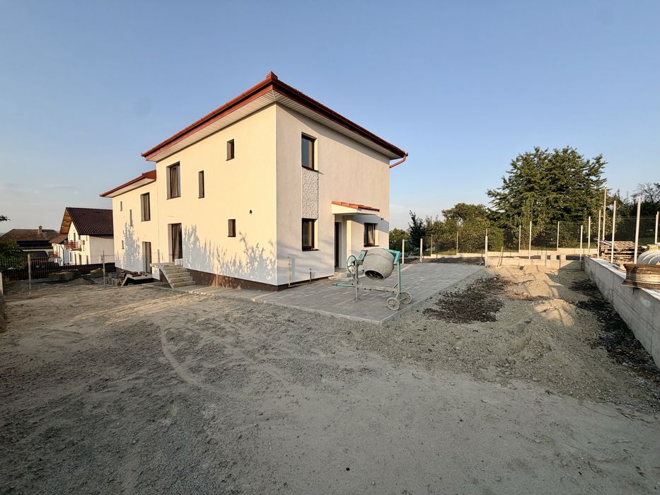 Casa de vanzare direct de la dezvoltator Sura Mica !