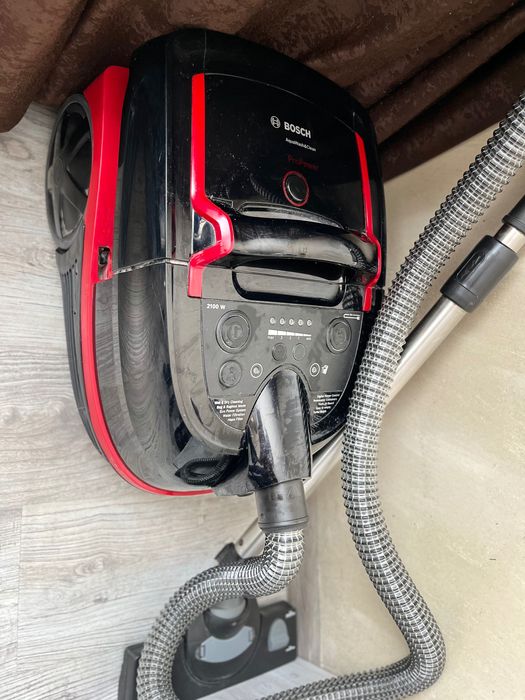 Прахосмукачкa BOSCH SERIES 4 BWD421POW СУХО И МОКРО ПОЧИСТВАНЕ ВОДЕН ФИЛТЪР, РЕГУЛАТОР НА МОЩНОСТТА