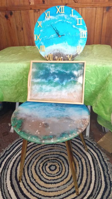 Холна маса в комплект със часовник и поднос