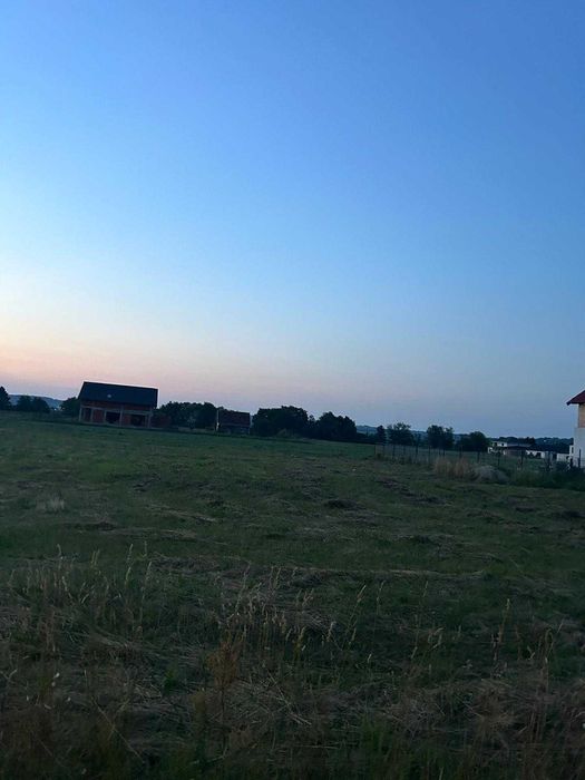 Vând teren intravilant 1000 mp.