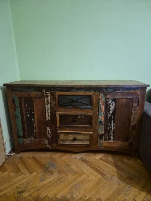 Шкафове от масив