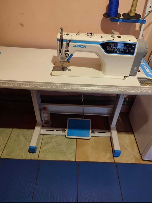 Masina de cusut profesioanal jack 4
