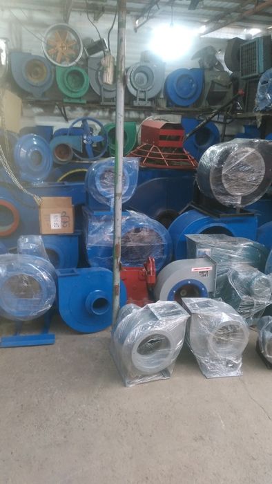 Хар хил вентиляторлар сотилади.