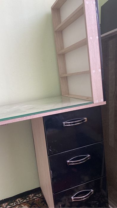 Продам маникюрные столы