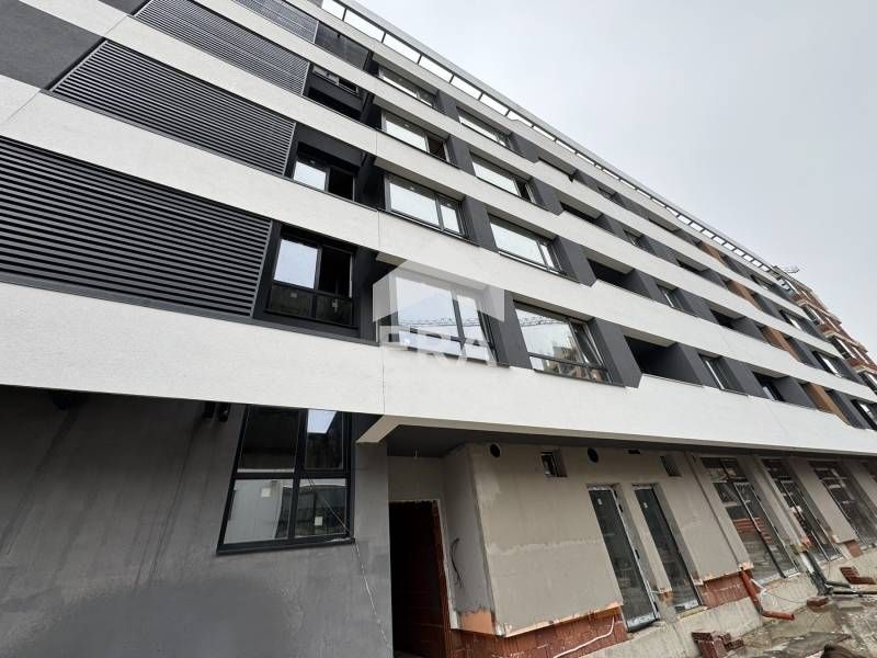 Четиристаен апартамент на етап Акт 14 за продажба в район с отлична ло