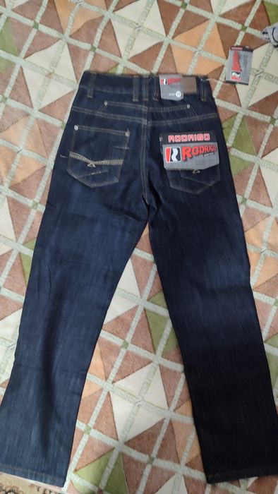 Продам джинсы новые