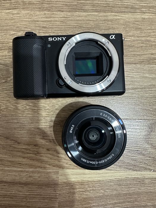 Sony ZV-E10 камера с объективом