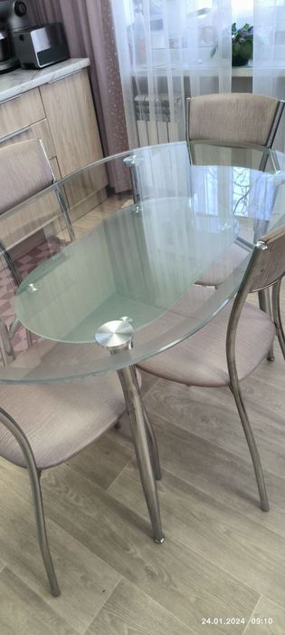 Стол кухонный  прочное стекло