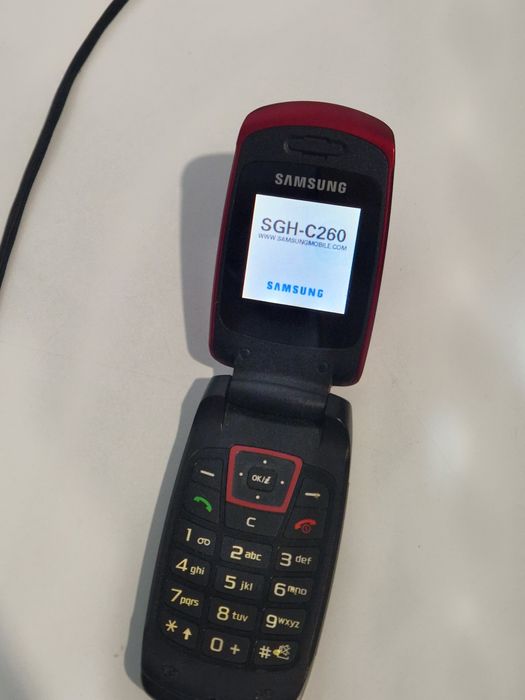 Telefon Samsung cu clapeta cu încărcător original
