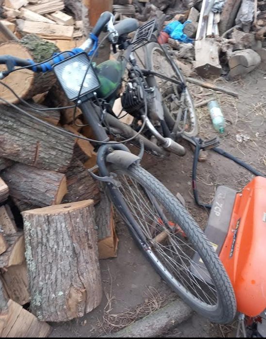 Vând bicicletă cu motor motor 80 cc aproape nou