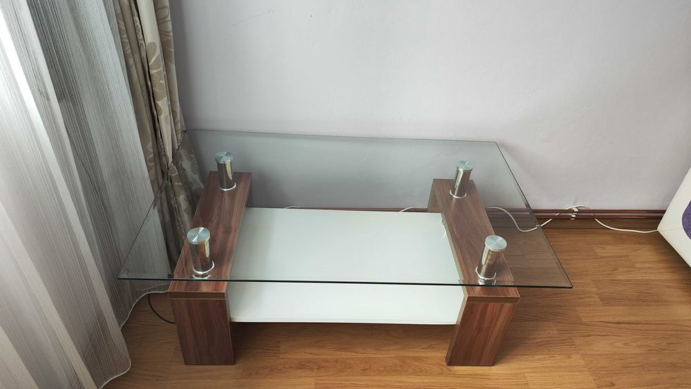 Vând masa din sticla