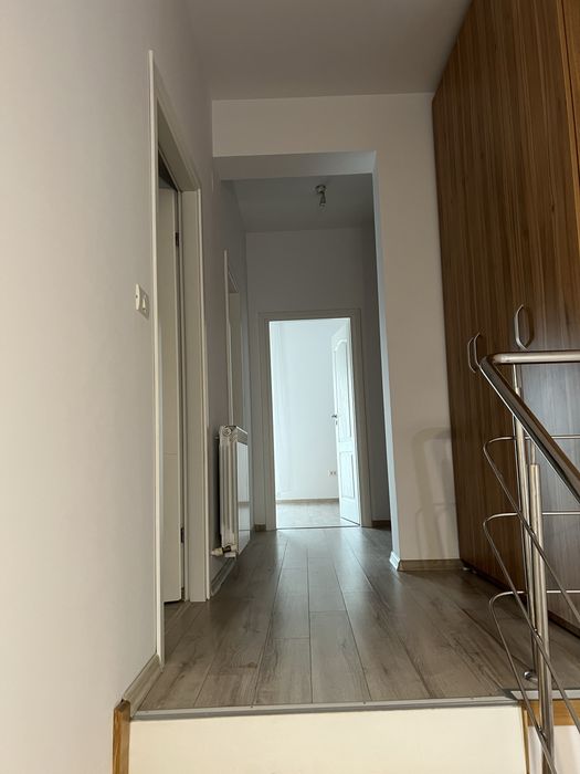 Inchiriez duplex cu curte