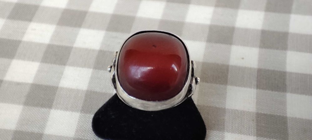 Старинен Сребърен Пръстен с Червен Кехлибар 6.15 гр