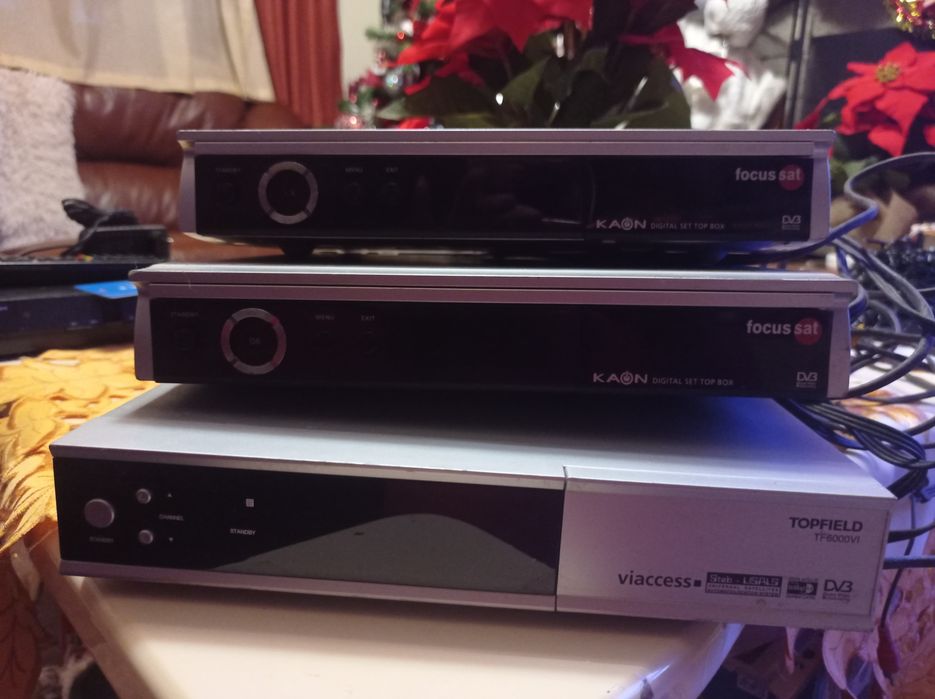 Vând 3 decodoare, recivere : 2 Kaon și unul Topfield TF6000VI viacces