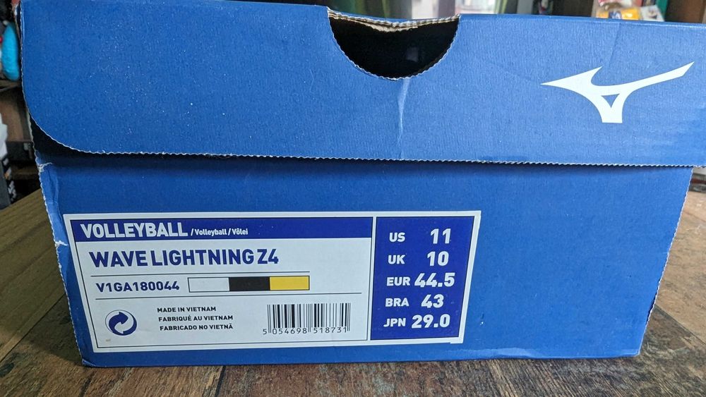 Mizuno Wave Lightning Z4