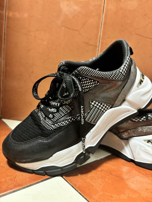 Adidasi Tezyo casual , fara defecte si foarte eleganti dar si sport ,