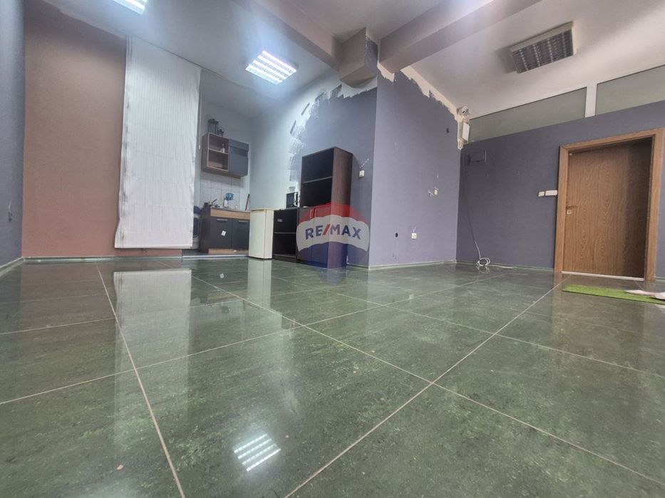 Офис под наем, района на Лятно Кино Тракия,гр.Варна,ДВ 4554