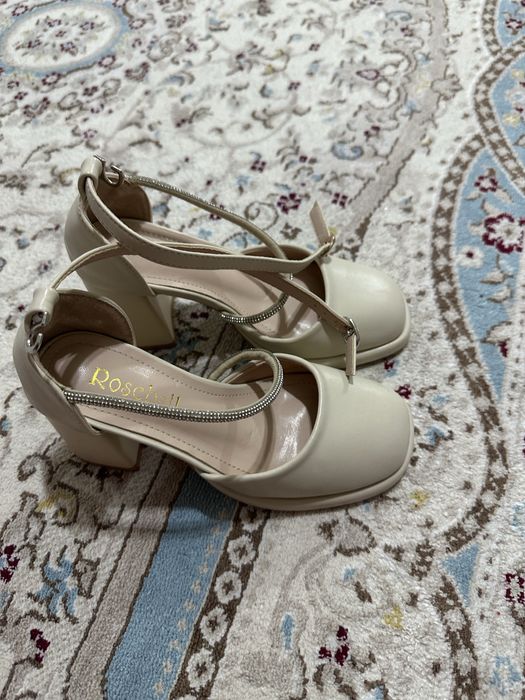 Продам туфли босоножка 33 размера