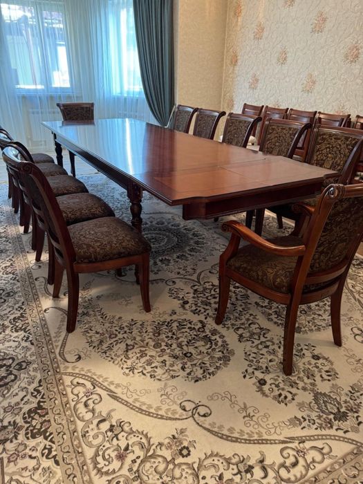 Стол и стулья