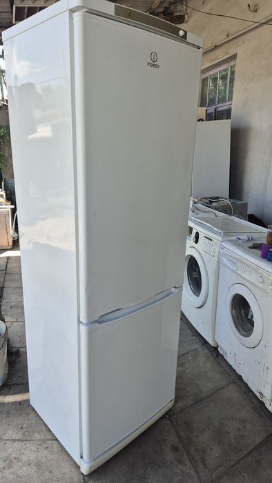 Холодильник Indesit