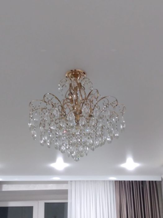 Продам люстру.