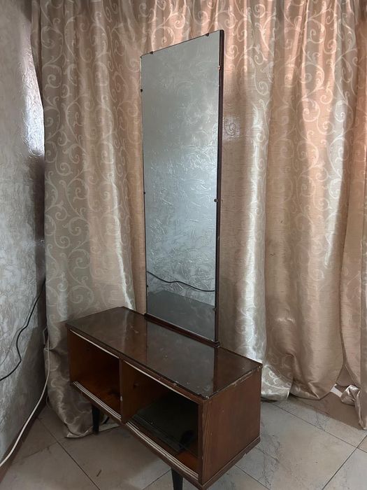 Трюмо с зеркалом!