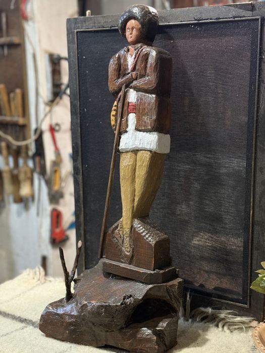 Sculptura manuala fin lemn