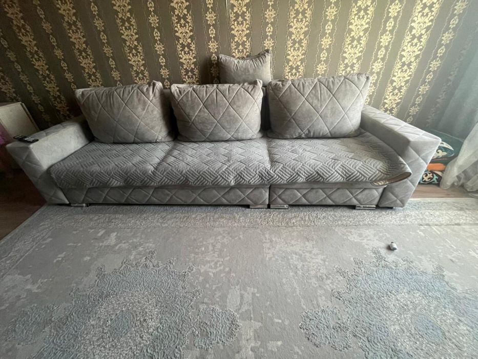 Продам диван три метра